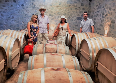 Disfrutando la cava de Bodega Los Cardones en Salta